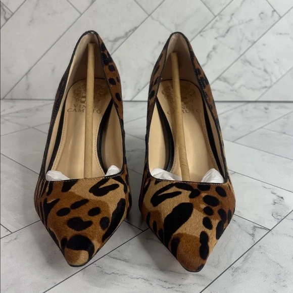 NWT Vince Camuto Womens Brown Animal Patten Cow Fur Block Heel Pumps Size 6.5M - Picture 2 of 8